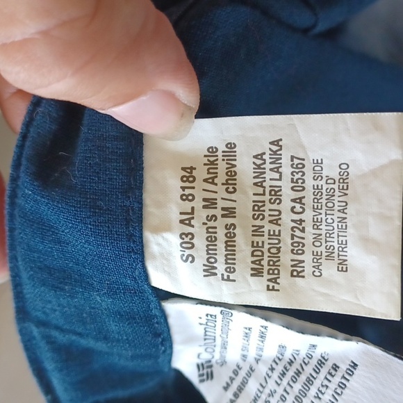 Columbia Blue Utility Hiking Wide Leg Capris, Size Medium - Picture 6 of 8